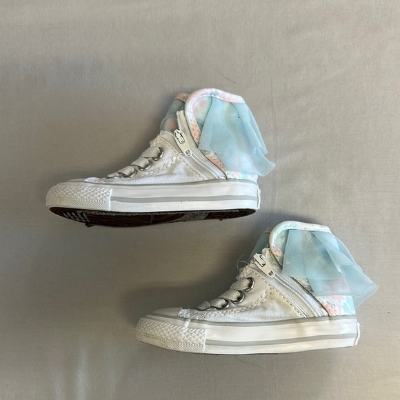 Converse White and Blue Classic High top Sneakers - Picture 2 of 7